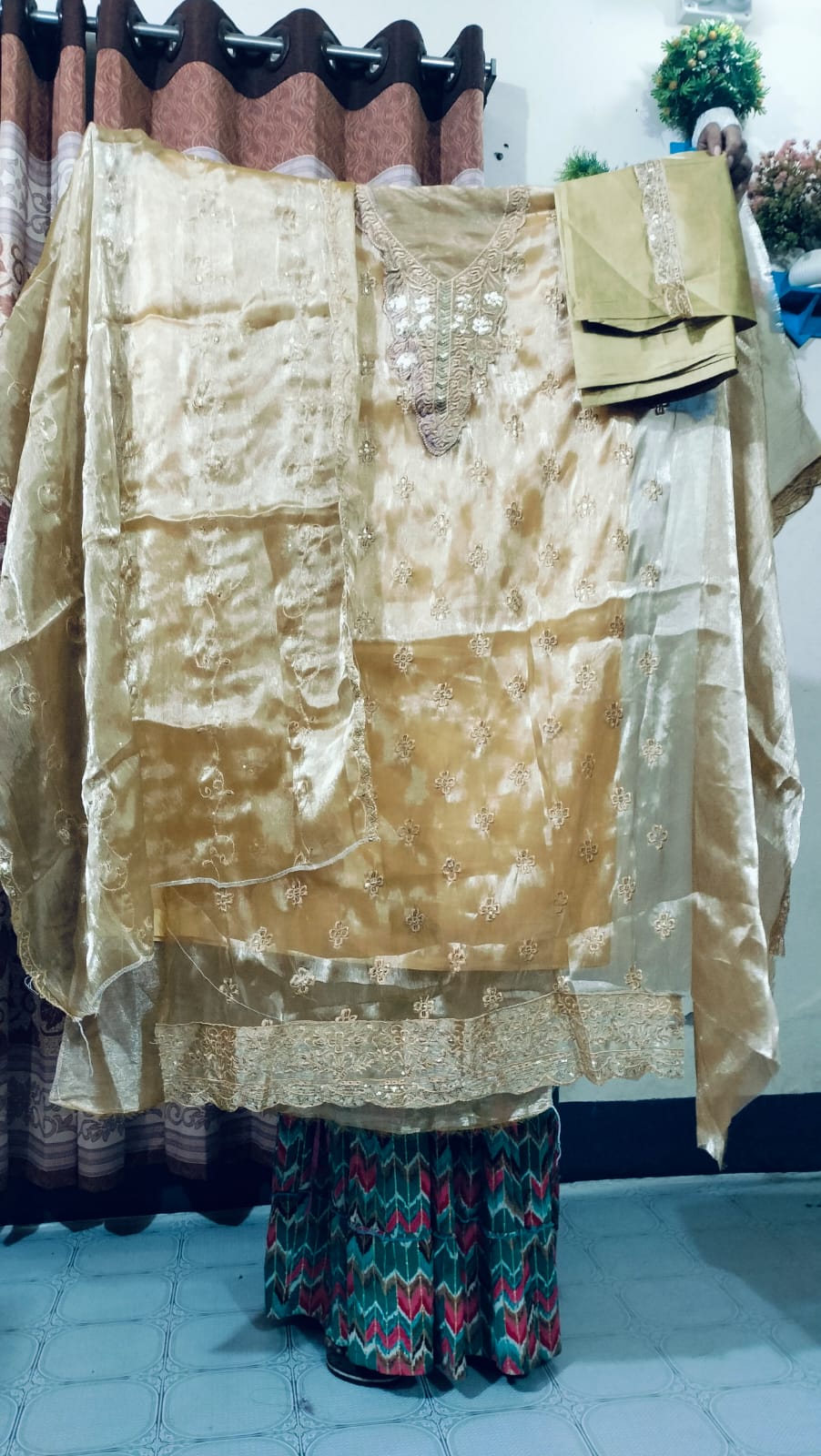 পার্টি থ্রি পিস