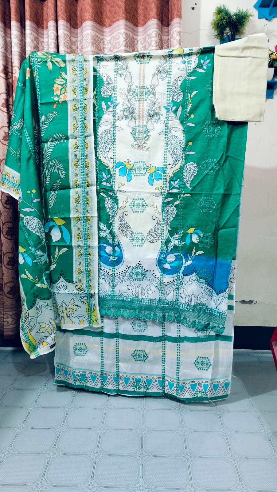 ফুল বডি এমব্রয়ডারি কাজ করা থ্রি পিস